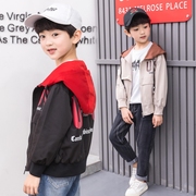 2020 mùa xuân Mang New Letter trùm đầu Boy Jacket trẻ em Kids Pocket Jacket Hàn Quốc phiên bản Xu hướng thời trang.