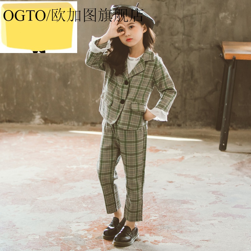 Cô gái mùa xuân dress 2020 phong cách mới thời trang phù hợp với kẻ sọc childrens mùa xuân và mùa thu phù hợp với bình thường hai mảnh bộ.