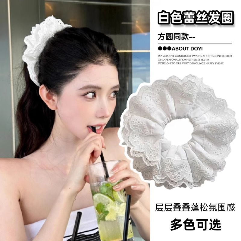 方源スタイルの白いレースのシュシュ、2026年新作、フレンチスタイルのリラックスしたレトロなレースのヘアゴム。