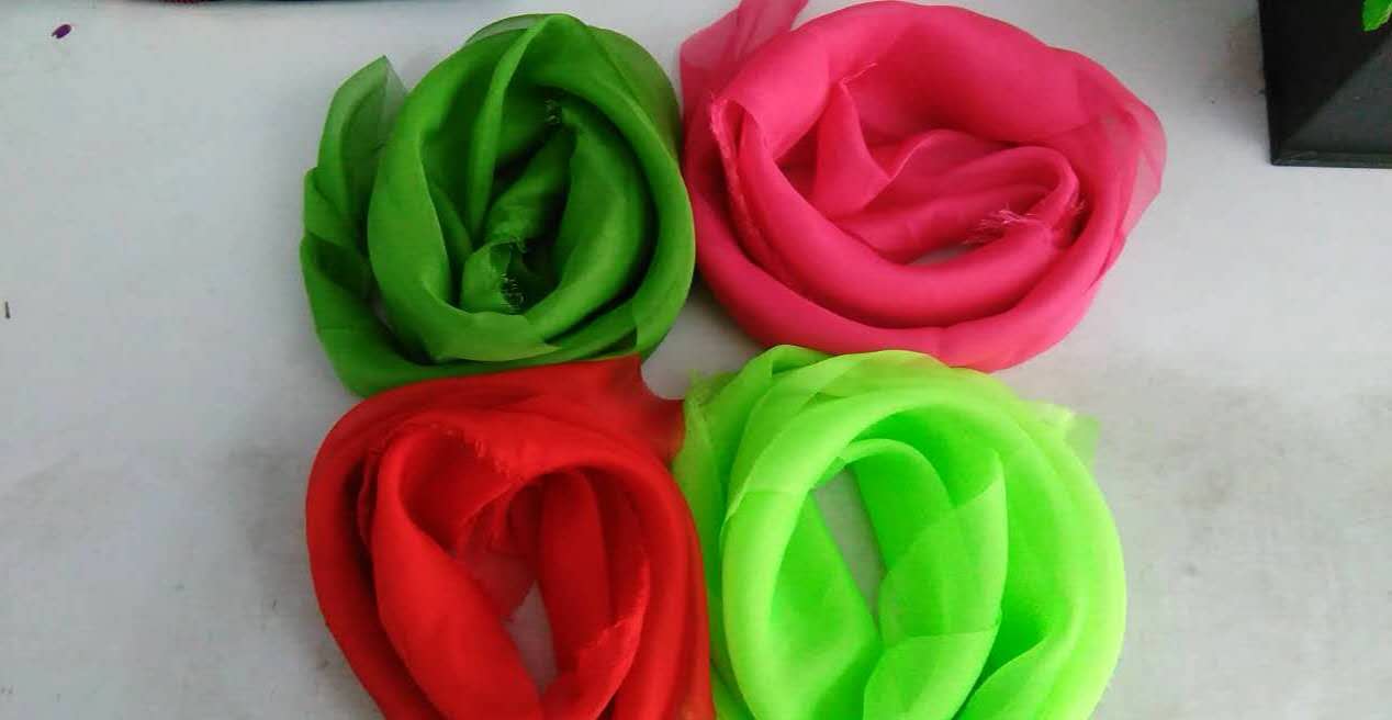Zhang Jinshu Soft Ball Scarf China Red Fluorescent Green Rose Red Dark Green
