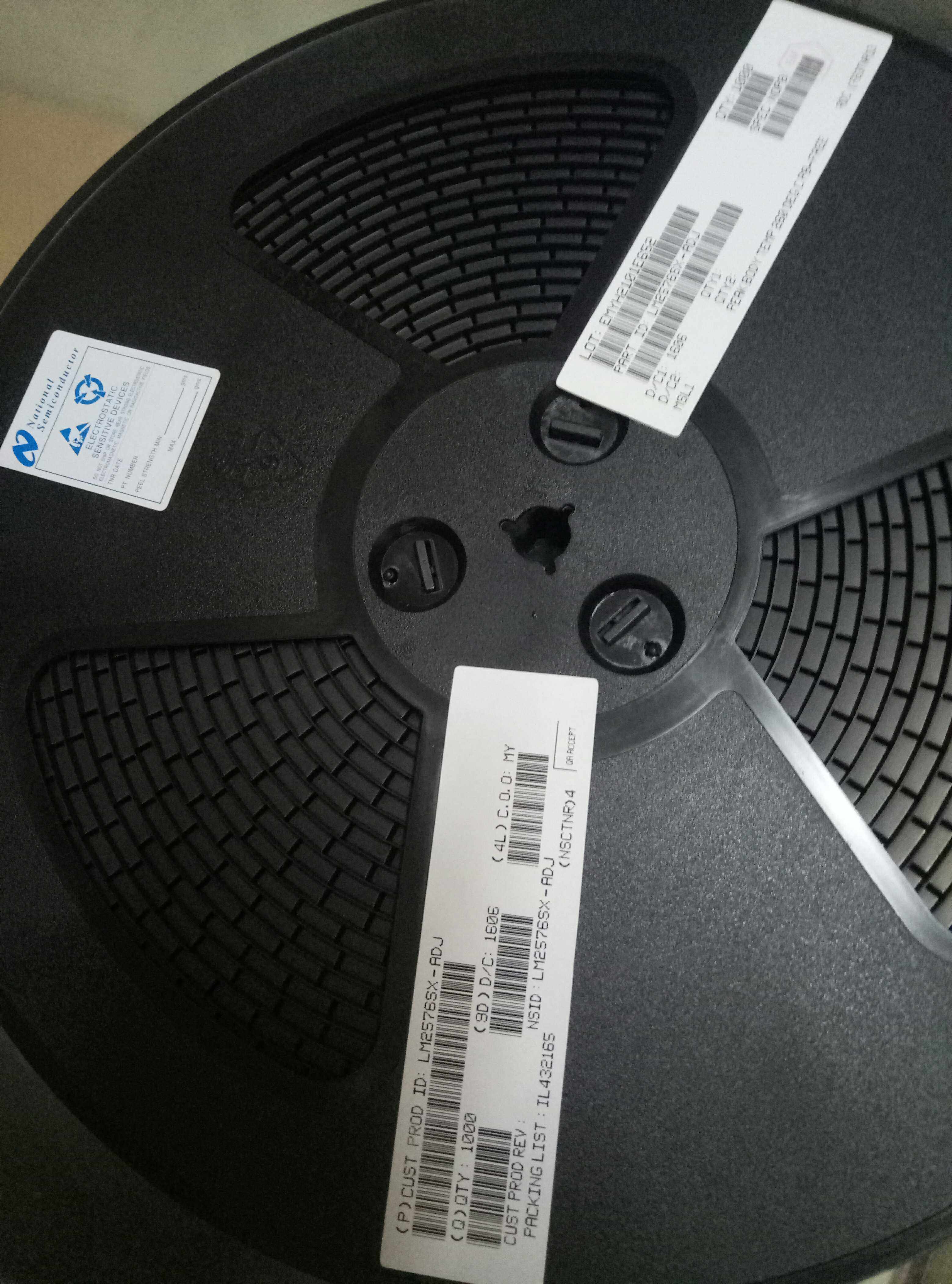 LM2576S-ADJ LM2576S-5 0 LM2576S-ADJ LM2576S-5 0 importing country half