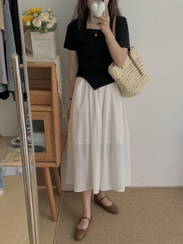 Blue Sauce Sauce Petite Women's Clothing: a Very Excellent White High-Waisted, Slimming, and Height-Enhancing Skirt with a Flowy, Umbrella-Like Design