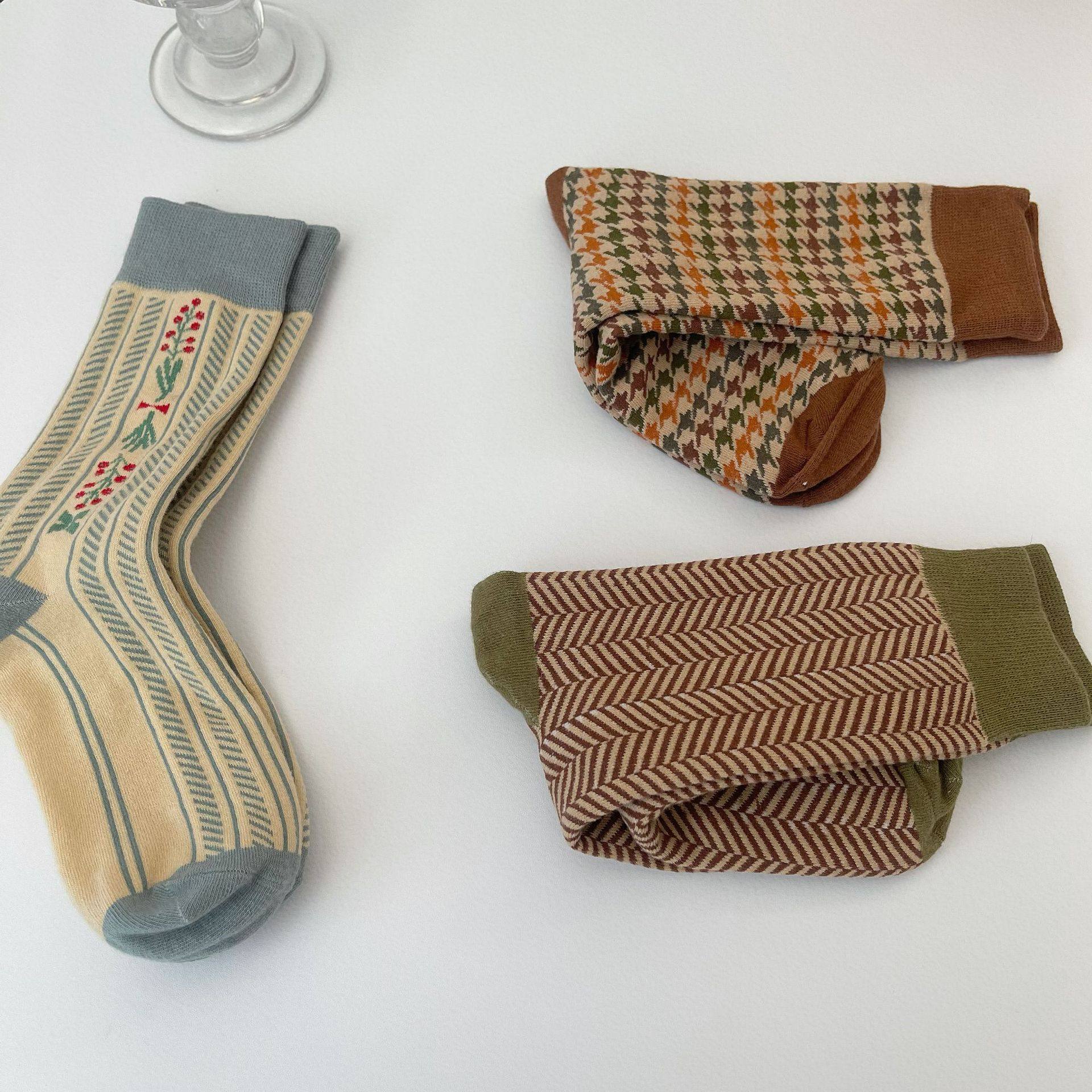 Autumn-winter French style retro cotton middle cylinder Sox Sweet college winebird Ginglinger Inn Wind Day Striped Socks-Taobao