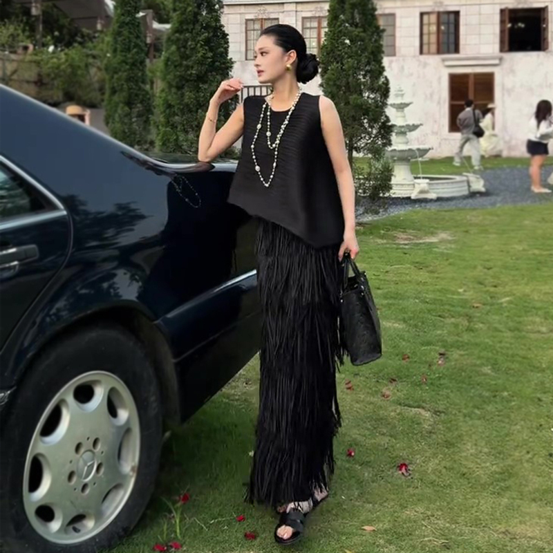 Light Luxury Pleated Tassel High-Waisted Tummy Control Skirt and Sleeveless Vest Set, Solid Color Irregular Top Two-Piece Summer Outfit Light Luxury Pleated Tassel High-Waisted Tummy Control Skirt and Sleeveless Vest Set, Solid Color Irregular Top Two-Piece Summer Outfit