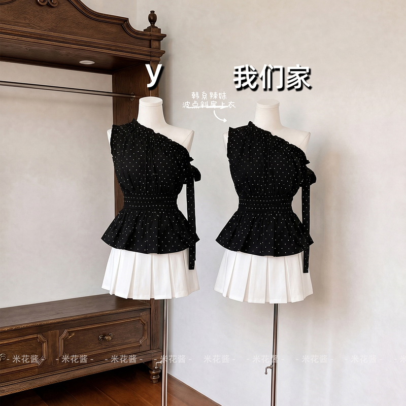 Retro-Style Polka Dot Shirt with One-Shoulder Design for Women, Summer Black Lace-Up Waist-Cinching Slim-Fit Versatile Off-Shoulder Top Retro-Style Polka Dot Shirt with One-Shoulder Design for Women, Summer Black Lace-Up Waist-Cinching Slim-Fit Versatile Off-Shoulder Top