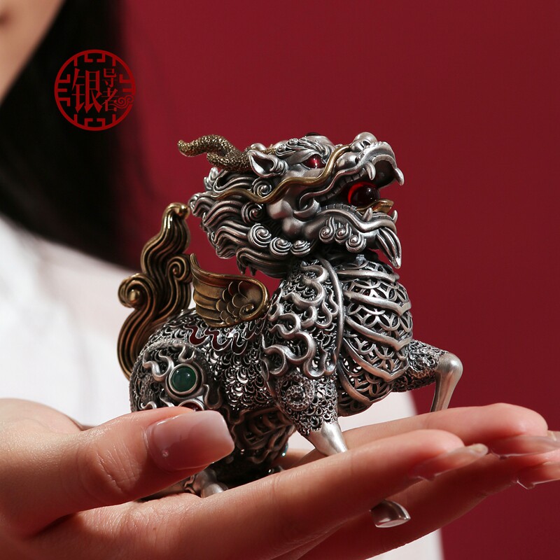 銀擺件麒麟祥雲：客廳裏的吉祥瑞獸，你家也需要一個！