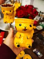 Ярко -желтый пикачу дымовый горшок