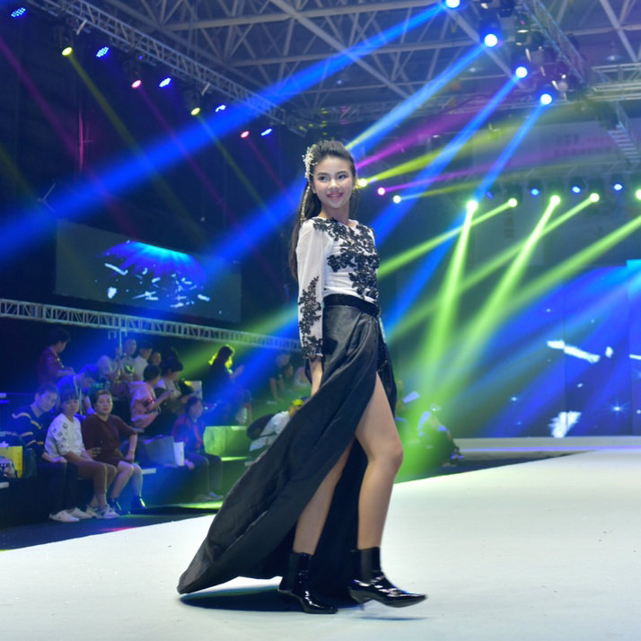 Cô gái cá tính trình diễn trang phục catwalk piano Trang phục trẻ em váy đuôi váy công chúa váy tutu set vest 3 món cực chất cho bé trai