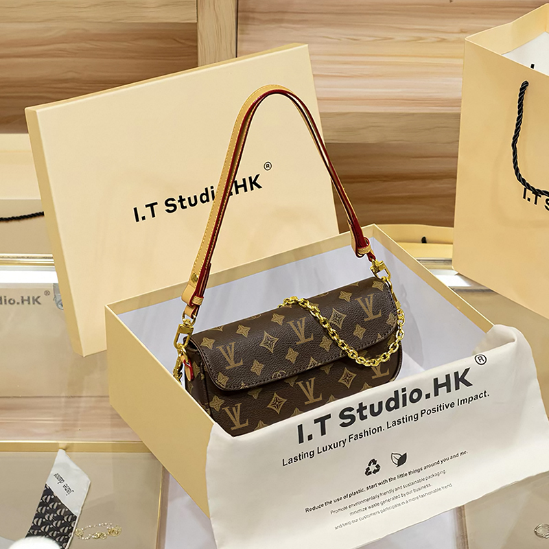 Hong Kong Genuine 2026 New Model Women's Bag Versatile Luxury Genuine Leather Monogram Vintage Mahjong Bag Small Square Bag Crossbody Bag