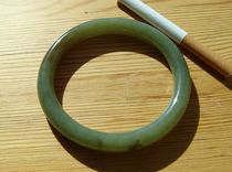 (Cost price promotion) Qinghai Jade (pretty color---sapphire with sugar color)----round bracelet----17#