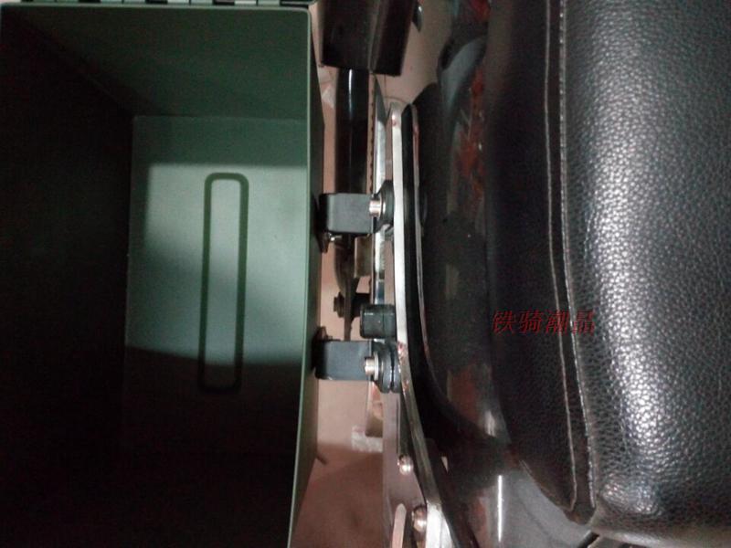 Xe máy retro sửa đổi hộp sắt bên hộp nhíp bên hộp kim loại Hộp bên Túi treo Hộp bên trái và bên phải hộp phía sau hộp - Xe máy Rider thiết bị dụng cụ bảo vệ đầu gối