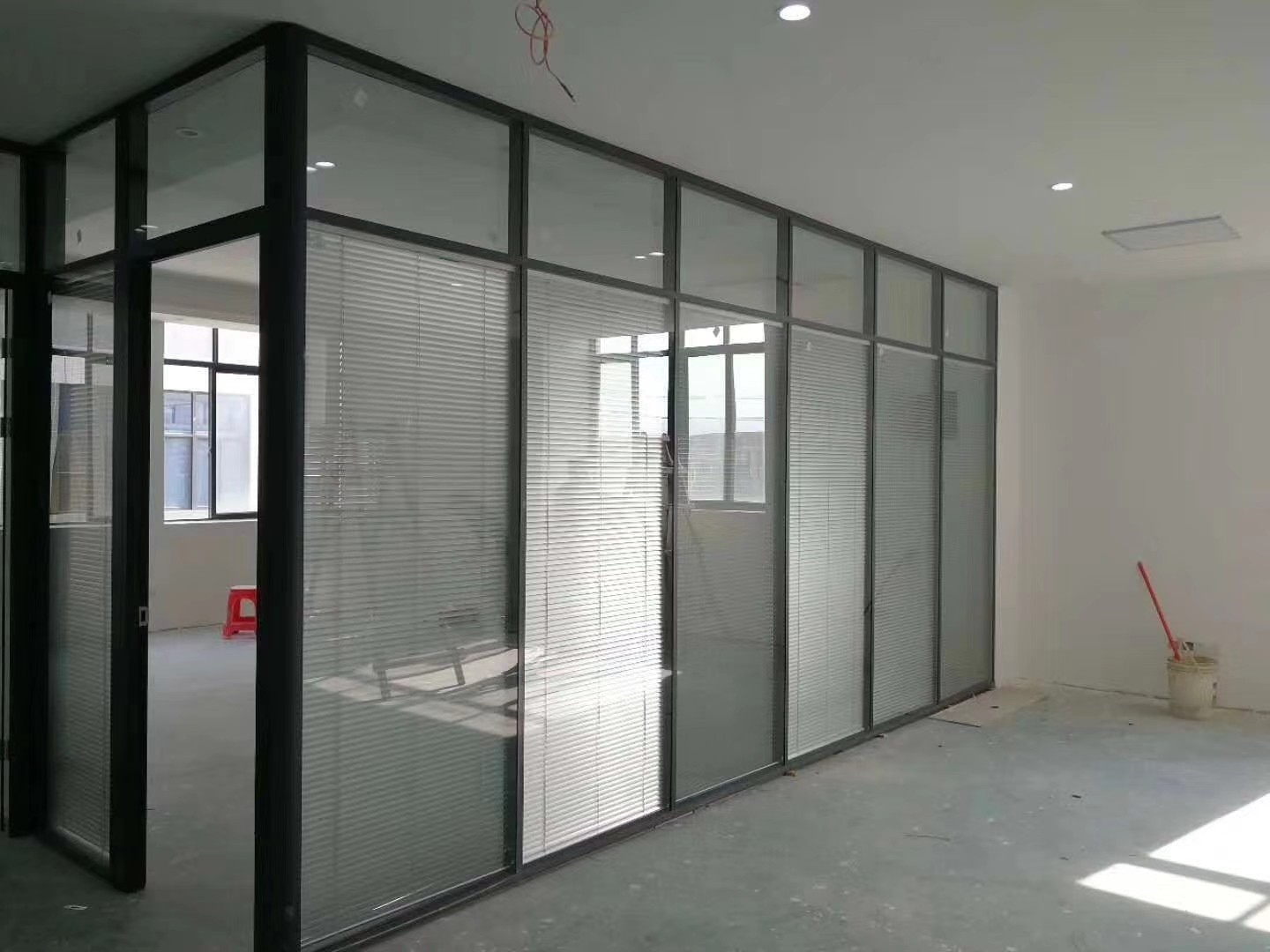 Installation of tempered glass partitions stainless steel clad edge glass factory direct
