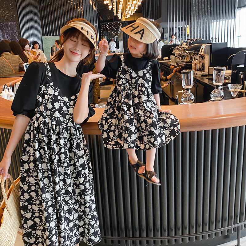 Different parent-child clothes, summer clothes, mother-daughter dresses, 2022 new trendy Korean version of floral skirts, fake two pieces of Western style