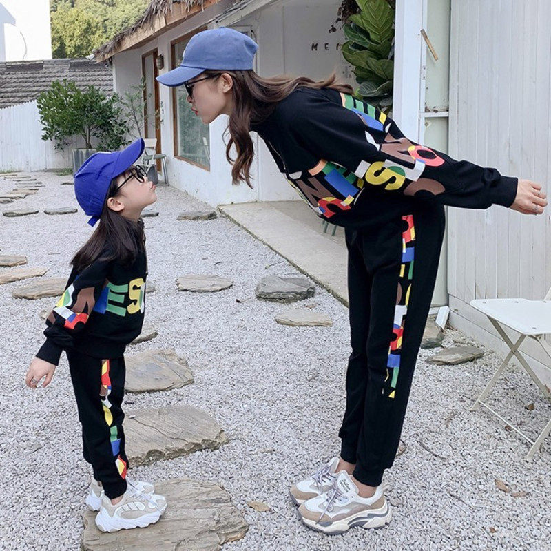 High - end fried street parent - child suit 2022 new tide autumn mothers and children's sports suit and autumn and winter clothing