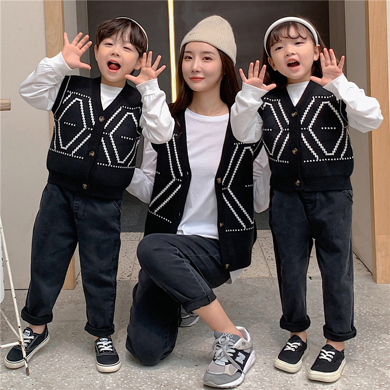 Net red parent-child wear spring and autumn 2022 new boys and girls knitted vest vest mother and daughter wear mother and child wear Western style