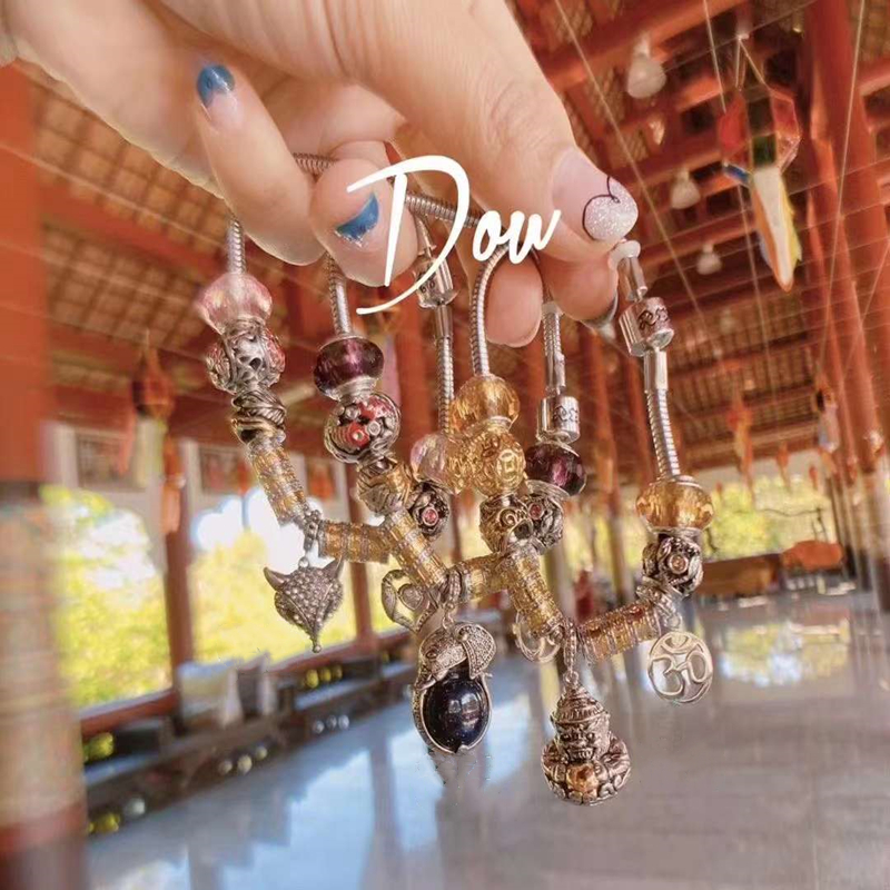 Thailand's Buddhist Thailand's Chiang Mai, Cuba's Cry Thip Hand Alla Huelephant God Nine-tailed Handout