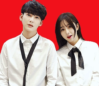 Шикарная свадебная регистрационная документ основан на парах, мужчинах и женщинах с длинными хлопковыми рубашками, снимает фото выпускных