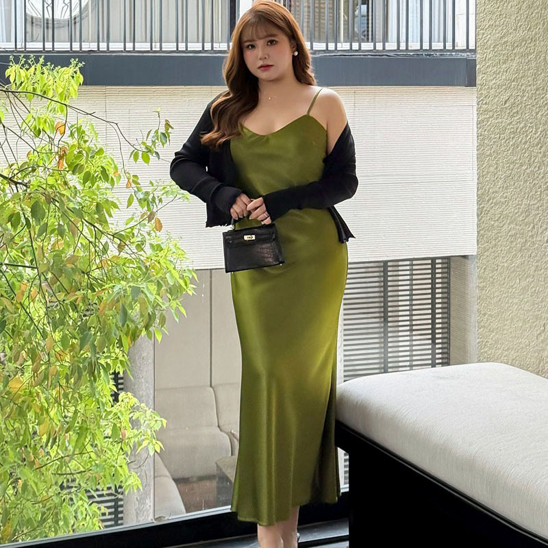 Plus-Size French-Style V-Neck Satin Mermaid Slip Dress for Curvy Women, Elegant and High-End Bodycon Dress with a Draping Effect