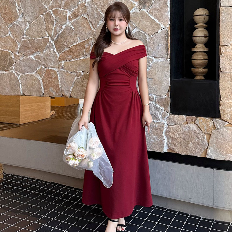 Plus-Size Light Luxury Cross-Neck Sexy Off-Shoulder Dress for Curvy Women, Elegant One-Shoulder Red Dress for Toasting and Engagement
