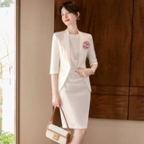 Белый пиджак классического кроя, осенний комплект, комбинезон