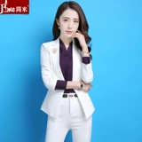 Классический костюм, весенний комплект, пиджак классического кроя, униформа для работы, тренд сезона, городской стиль, яркий броский стиль