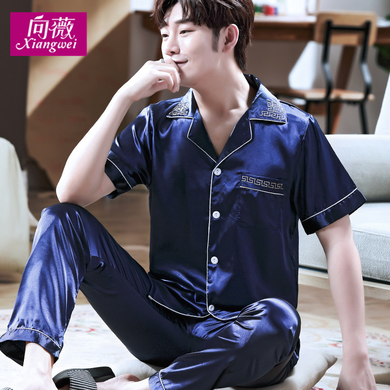 Bộ đồ ngủ Mens Xuân Thu ngắn Sleeves Ice Silk Slim Home Mang Mens Silk Loose kích thước lớn Summer Set.