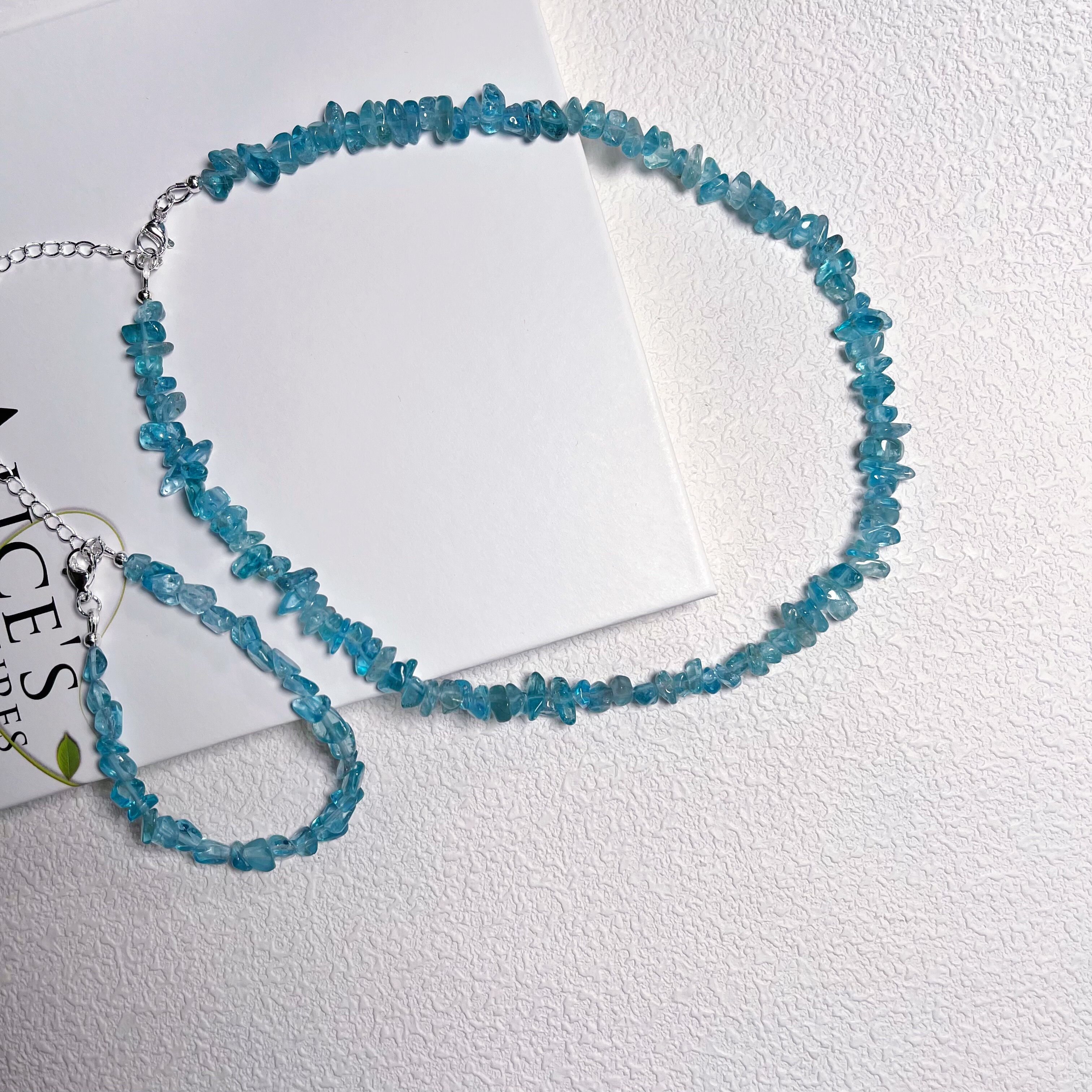 キルケ（テロ島）天然ブルーアパタイト パライバブルーペブル 不規則ネックレス、鎖骨チェーン、ブレスレット
