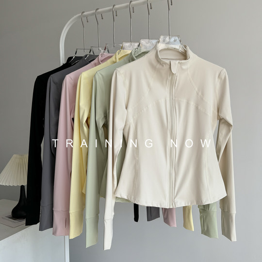 Женские быстросохнущие топы для занятий йогой для осенних и зимних беговых тренировок.