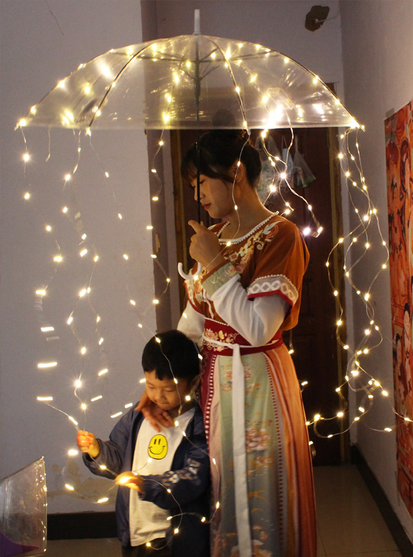 Wedding Dress Photography Props Light Umbrella Night Scene Writing Real Props LED Light Umbrella Portrait Writing for Genuine Shooting Supplies Water Crystal Light Umbrella