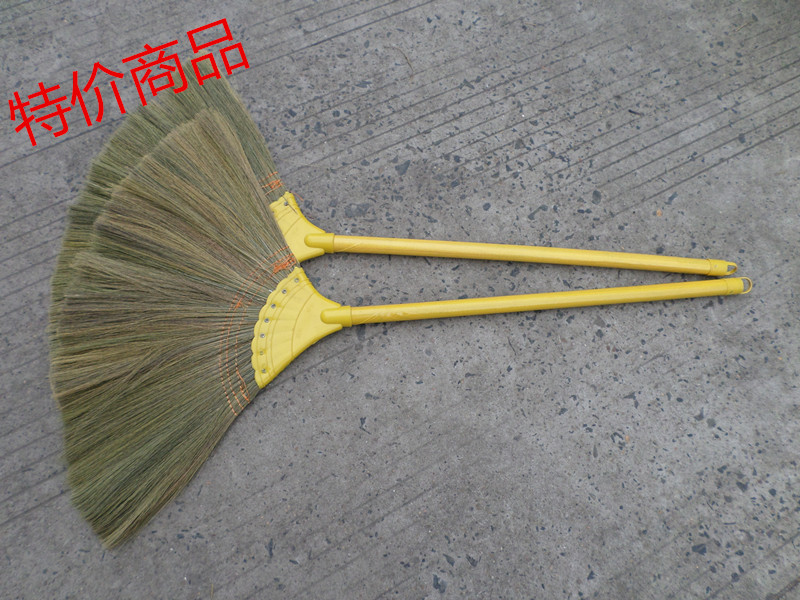 Grass swept up the anchow grass-mander grass-broom soft-wool broom soft-wool broom lukflower farmhand handmade sweeping.
