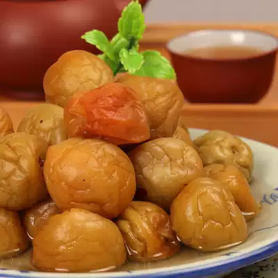 Chaoshan Shantou salty water plum sour plum fruit brine green plum pregnant woman soaked water plum plum pickled salty plum juice a bottle