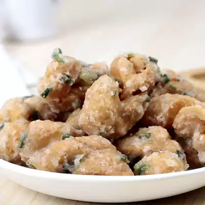 Guangdong Chaoshan specialty snacks authentic Chaozhou handmade twist scallion oil snack refreshment 200g two pieces