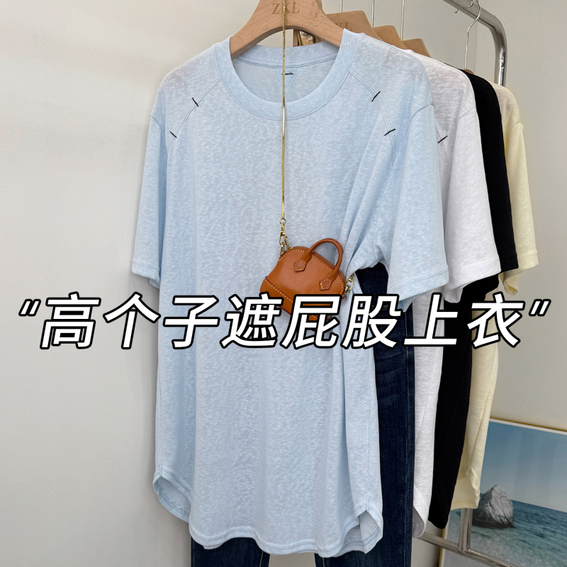 Pair It with Shark Pants, a Short-Sleeved T-Shirt with Visible Stitching, Loose Fit, Round Neck, Mid-Length for Tall Women, Covers the Hips, Summer Top Pair It with Shark Pants, a Short-Sleeved T-Shirt with Visible Stitching, Loose Fit, Round Neck, Mid-Length for Tall Women, Covers the Hips, Summer Top