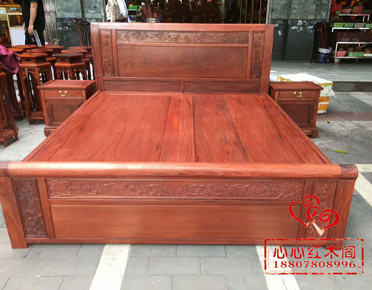 Кровать из массива дерева None Other