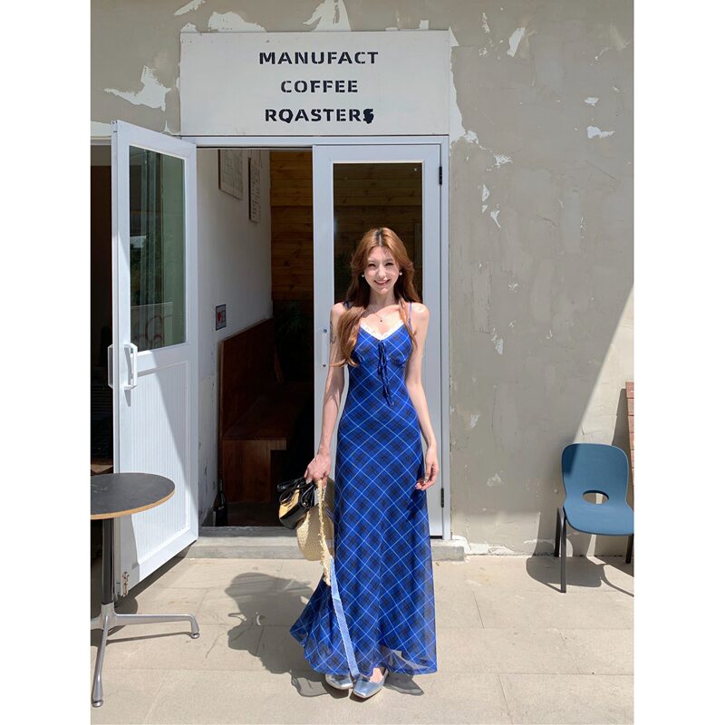 French-Style Blue Plaid Suspender Dress for Women, Summer 2026 New Model, High-End, Elegant, Stunning, Waist-Cinching Long Dress
