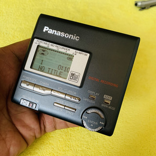 Complete set, slight traces of use, panasonic sj-mr100 md walkman recording and playback, nice-sounding and beautiful