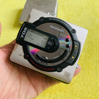 Sharp md walkman is thick and sounds good