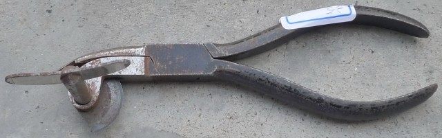 A pair of imported special pliers cuts things to use.