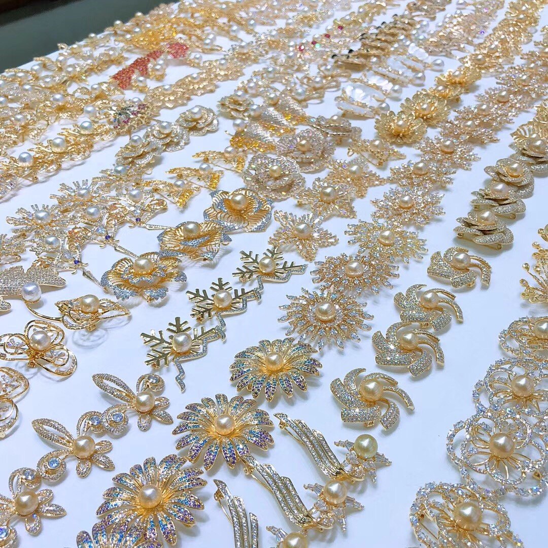 Naughty live Pearl dedicated to super-connect and watch the next single 