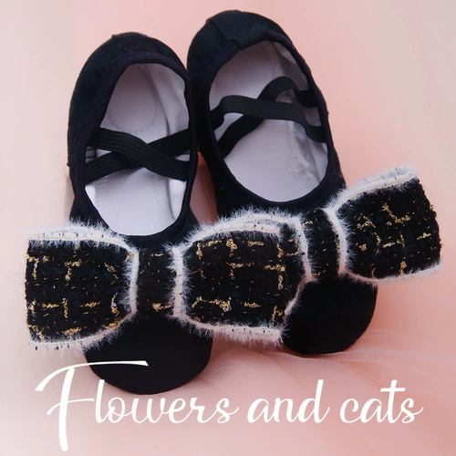 Цветы и кошки розовые танце
