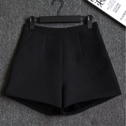 Quần short nữ mùa thu đông mặc eo cao hoang dã Một từ quần âu phiên bản Hàn Quốc của quần ống rộng mới mùa xuân quần đen cỡ lớn