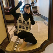 Early autumn 2021 new womens womens French retro Net red air knitted jumpsuit dress two-piece spring tide