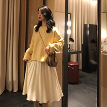 Autumn and winter 2021 new womens style French retro jumpsuit skirt sweater sweater with skirt two-piece dress