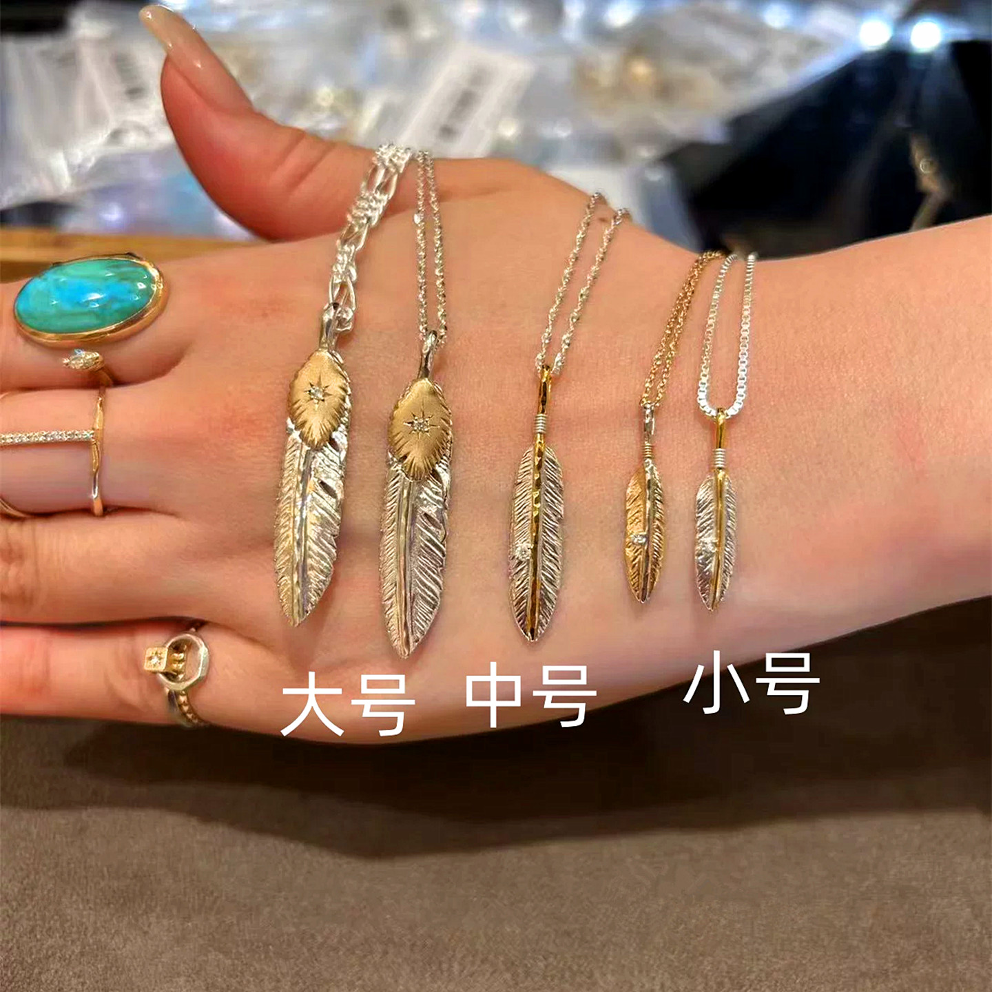 和風カラーマッチングフェザーペンダントゴールドとシルバージュエリープレーンチェーンは、どんなマッチするカジュアルで個性的なセーターチェーンS925スターリングシルバーネックレスと合わせて着用できます。