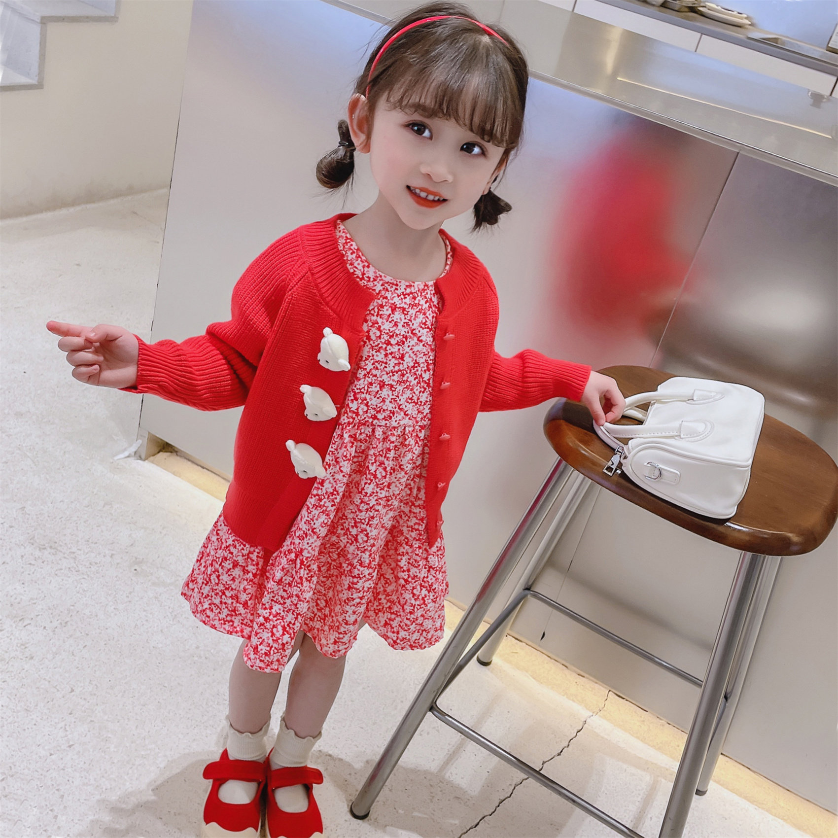 Girls' autumn suit skirt 2022 new autumn sweater foreign style small and medium-sized girls baby Korean knitted two-piece set