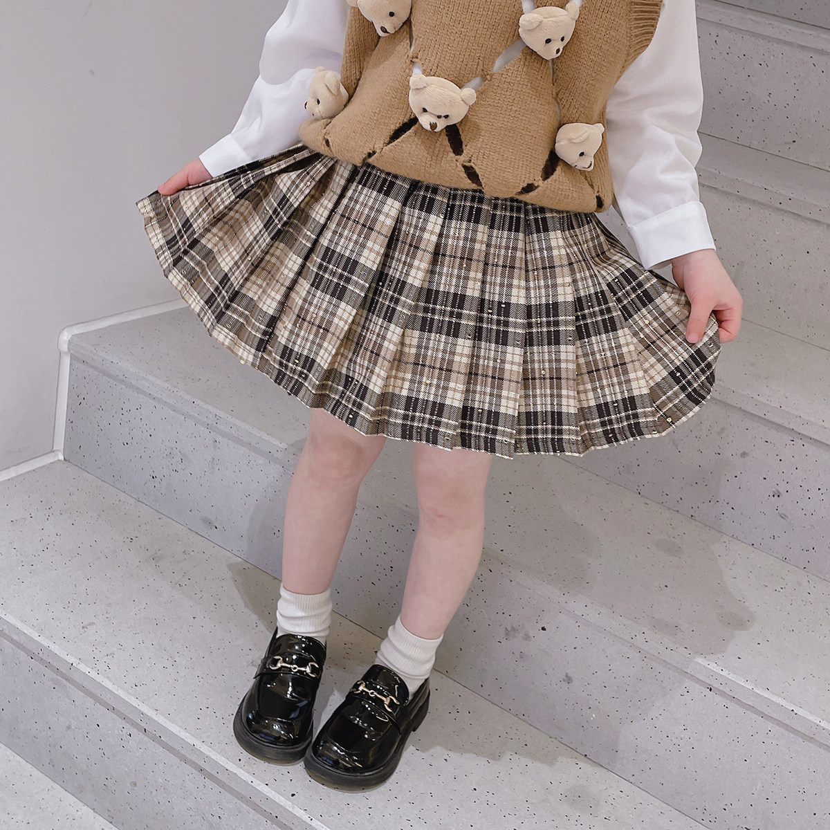 Girl's half-body dress pleats for the spring autumn 2022 new children's gentresses 100 hitch short dress girl skirt spring dress