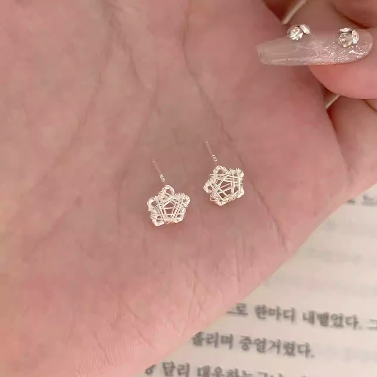 Плетеные серьги Silver star love, женские легкие роскошные серьги в стиле нишевого дизайна, осенне-зимние серьги, простые полые уникальные серьги