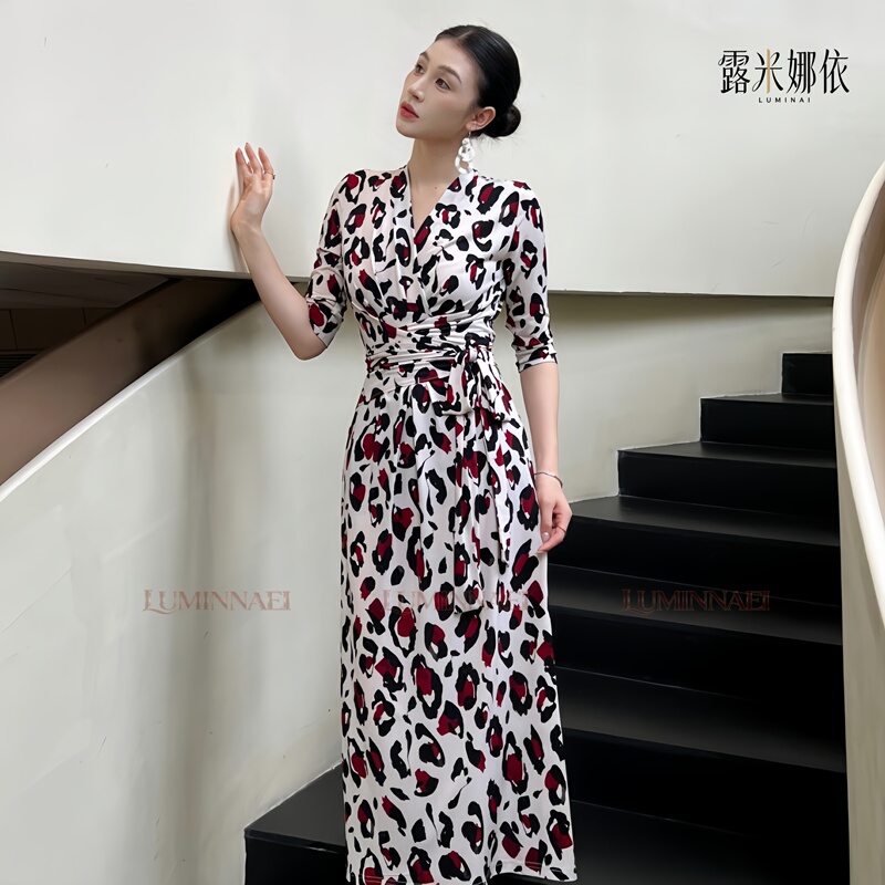 【Luminnaei】French-Style Red and White Leopard Print Wrap Dress, Slimming and Popular, Hepburn-Style High-End Dress for Women 【Luminnaei】French-Style Red and White Leopard Print Wrap Dress, Slimming and Popular, Hepburn-Style High-End Dress for Women