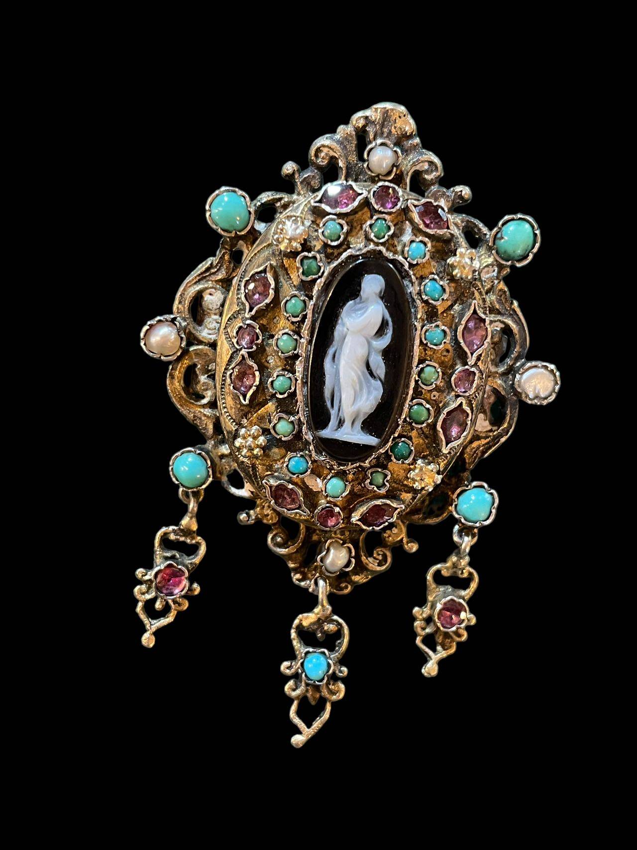 10 10 30 (BO home) Austro-Hungarian Manau sculpted brooch-Taobao