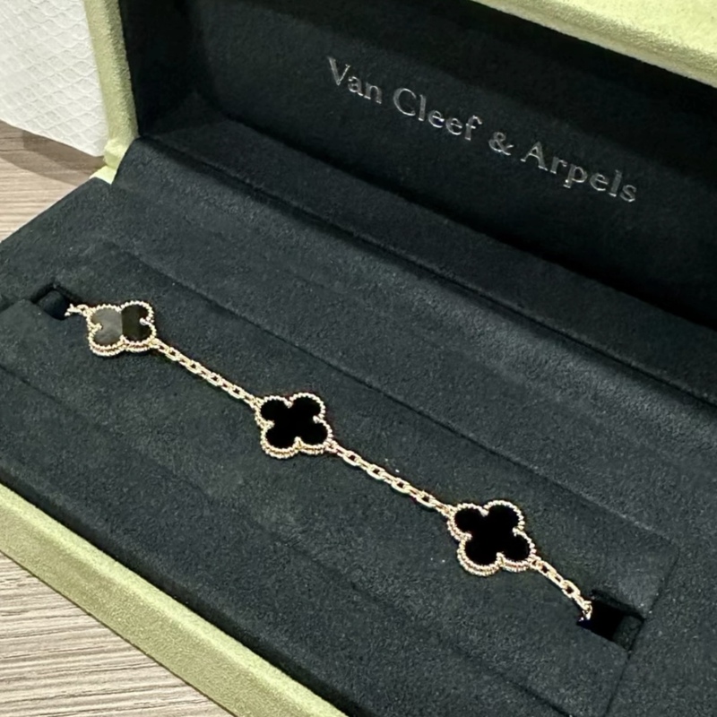 Vca Van Cleef & Arpels Alhambra Vintage Lucky Four-Leaf Five-Flower Bracelet 18K Gold Onyx Gold Color